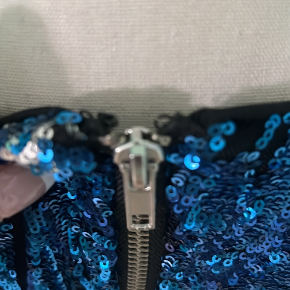 Cache Sequins Stretch Cocktail Dress. Comfy. - image 8